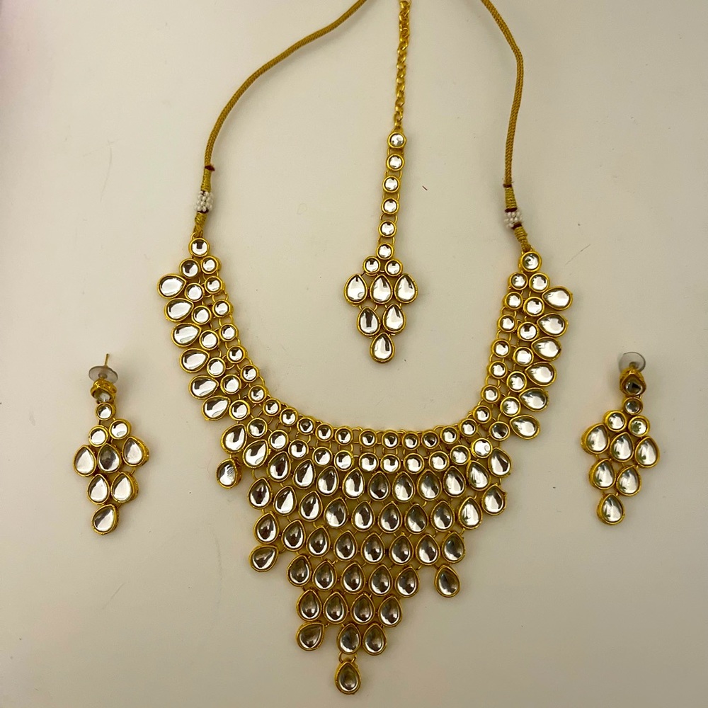 Kundan Jewelry Set